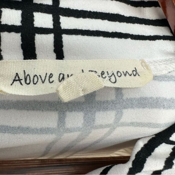Above and Beyond Black and Cream Stripe Size M Button Front Tab Sleeve Blouse - Picture 9 of 9